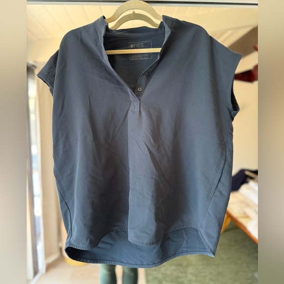 FIGS Women's Rafaela top in dark harbor M - Picture 1 of 3